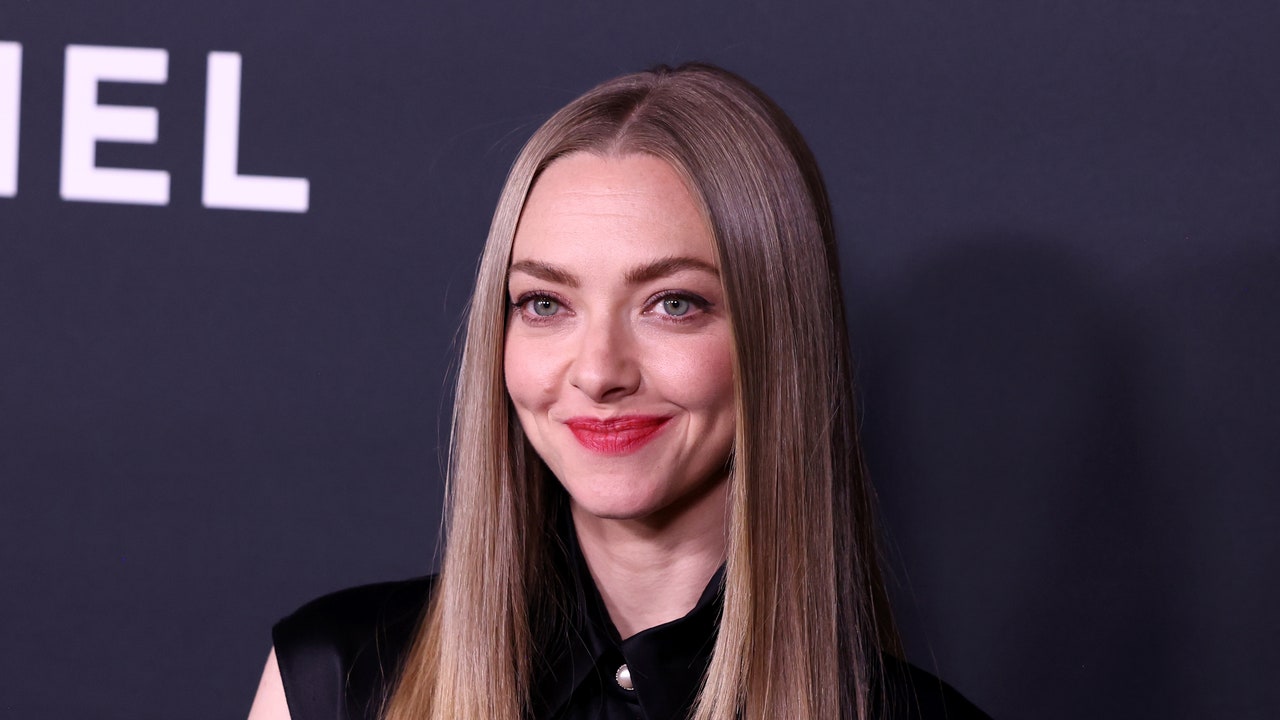 Amanda Seyfried Stole Avril Lavigne’s Hair Straightener From 2002 and I Hope She Never Gives It Back